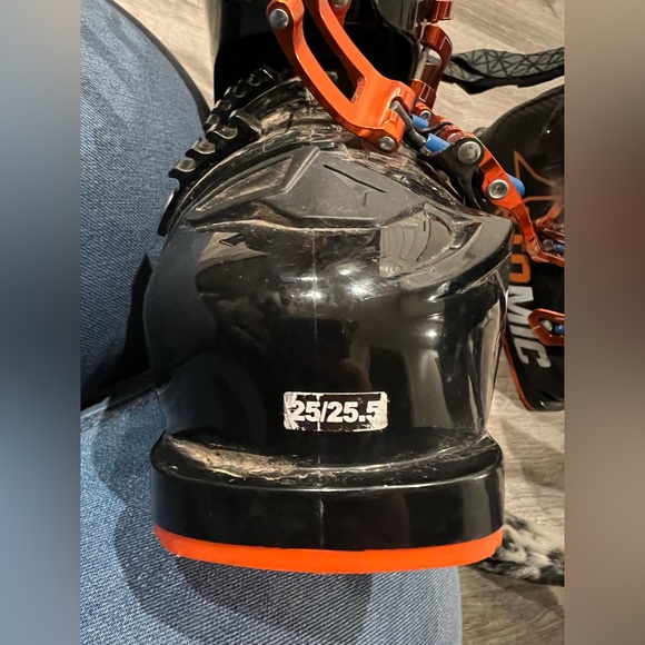Women’s ski boots size 7.5 - Picture 2 of 4